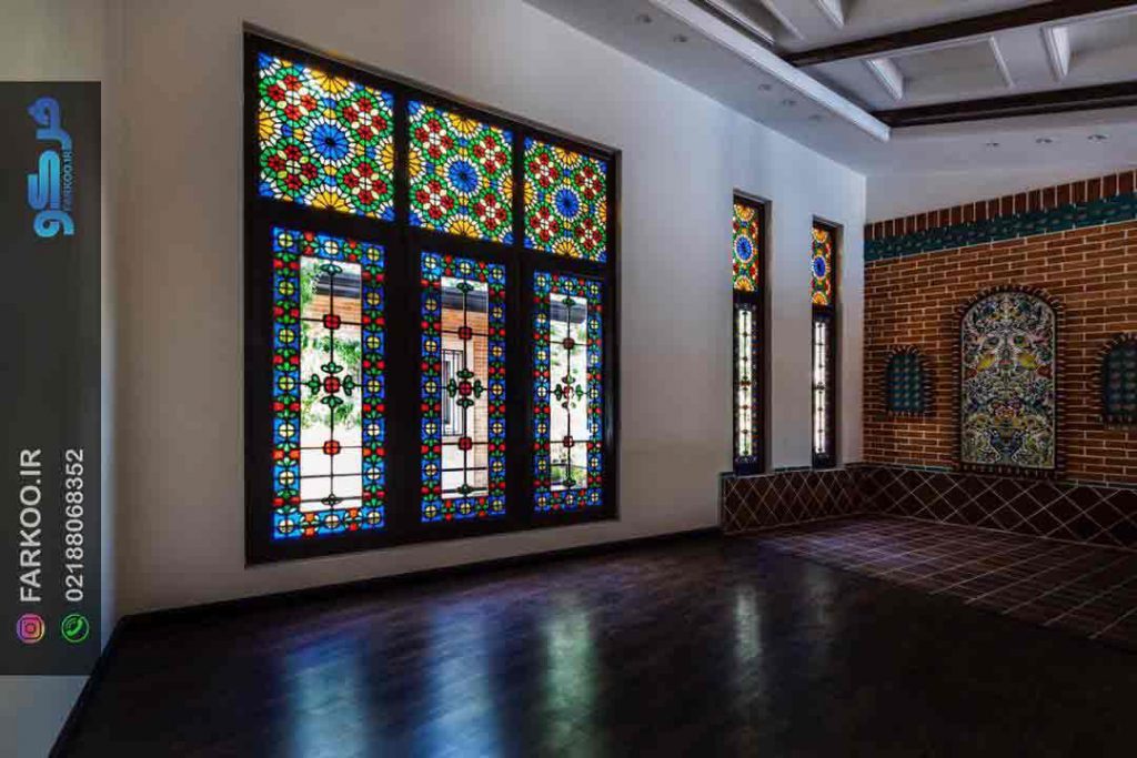 طلق های رنگی در پنجره