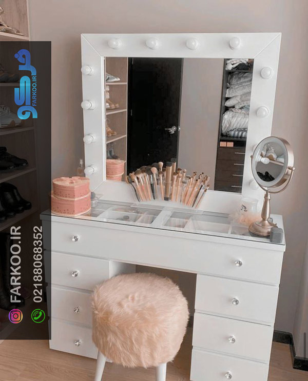 آینه میکاپ قاب دار