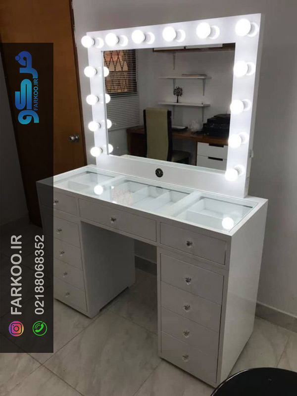آینه میکاپ چراغ‌دار