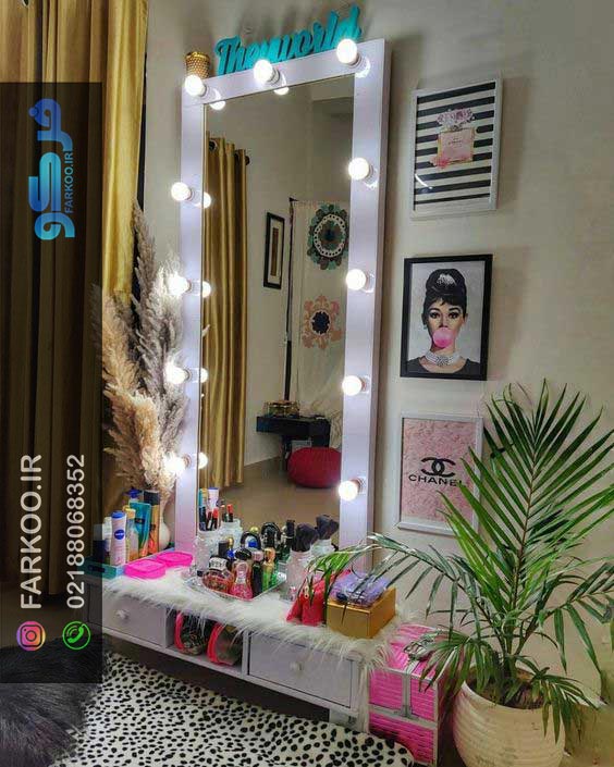 آینه با قاب سفید